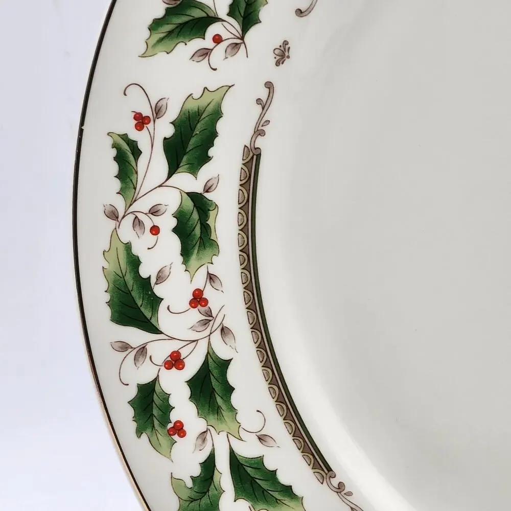 ROYAL LIMITED Holly Holiday 12 Piece Dinnerware Set Japan J-9821 Vintage 1987